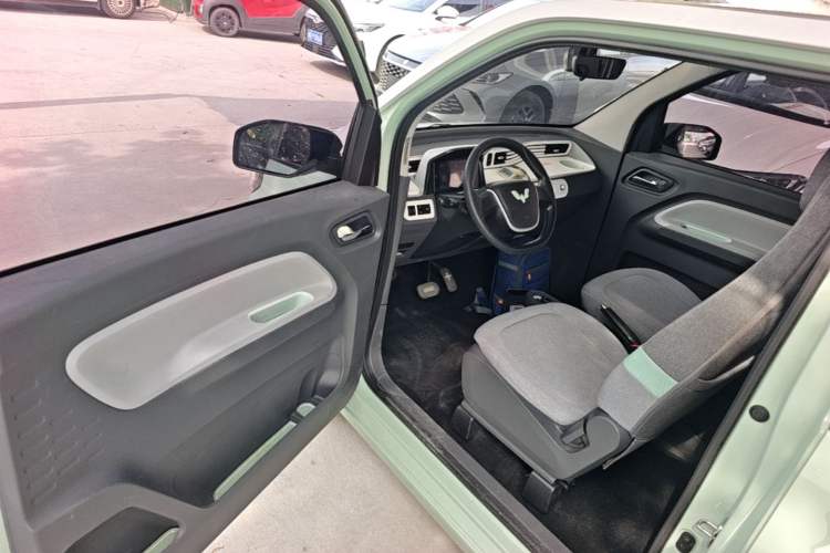 Used Wuling Hongguang MINIEV 2021 Macaron Premium Model – Lithium Iron Phosphate Driver Seat