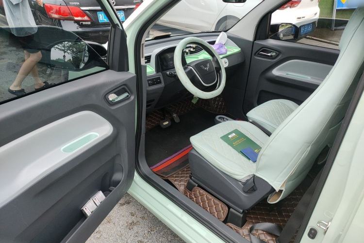 Used Wuling Hongguang MINIEV 2021 Macaron Fashion Model Lithium Iron Phosphate Driver Seat