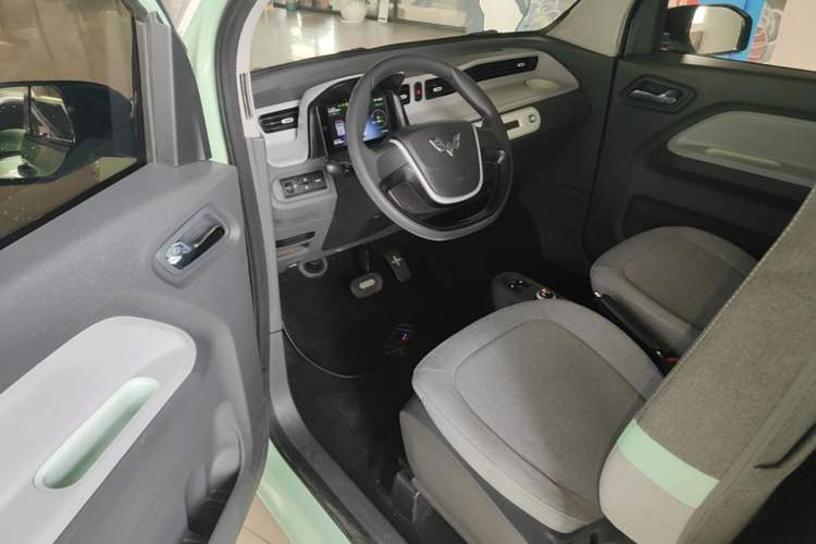 Used Wuling Hongguang MINIEV 2021 Macaron Premium Model – Lithium Iron Phosphate Driver Seat