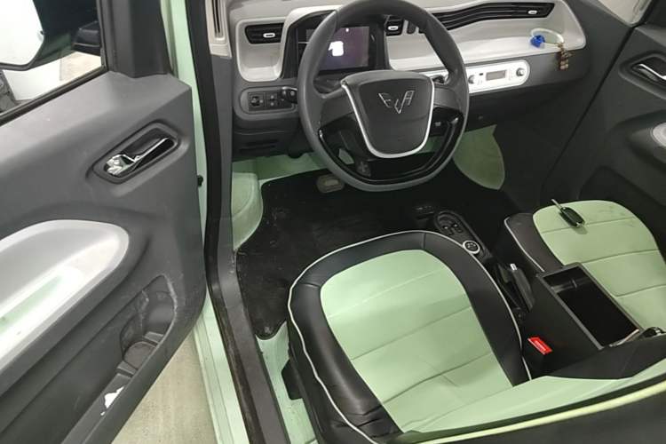 Used Wuling Hongguang MINIEV 2021 Macaron Premium Model – Lithium-NMC Driver Seat