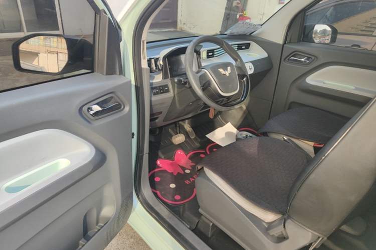 Used Wuling Hongguang MINIEV 2021 Macaron Fashion Model Lithium Iron Phosphate Driver Seat