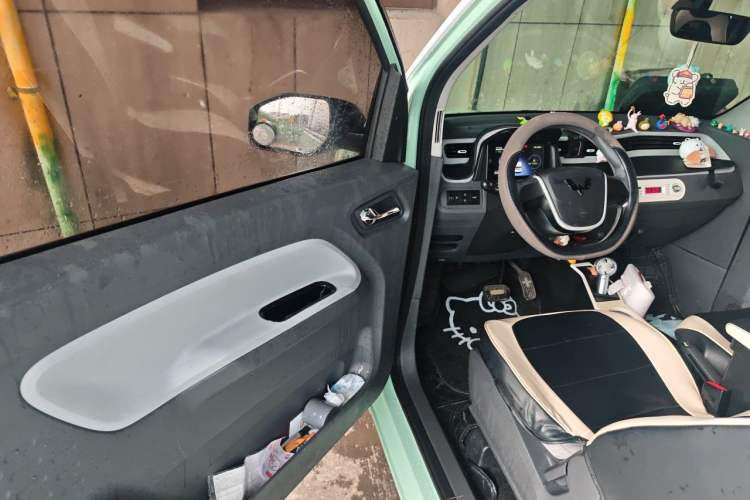 Used Wuling Hongguang MINIEV 2021 Macaron Premium Model – Lithium Iron Phosphate Driver Seat