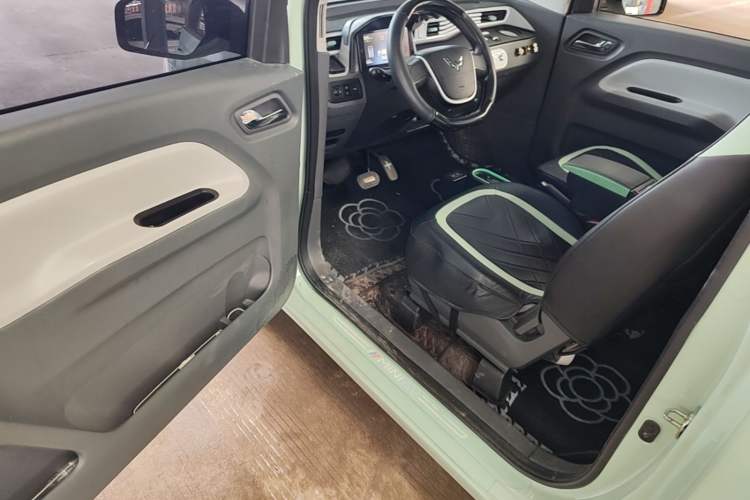 Used Wuling Hongguang MINIEV 2021 Macaron Premium Model – Lithium Iron Phosphate Driver Seat