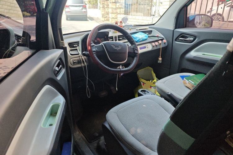 Used Wuling Hongguang MINIEV 2021 Macaron Fashion Model Lithium Iron Phosphate Driver Seat