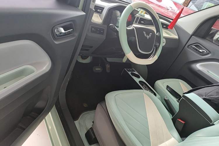 Used Wuling Hongguang MINIEV 2021 Macaron Premium Model – Lithium Iron Phosphate Driver Seat