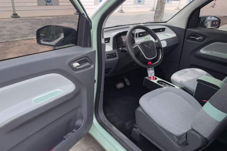 Used Wuling Hongguang MINIEV 2021 Macaron Fashion Model Lithium Iron Phosphate Driver Seat