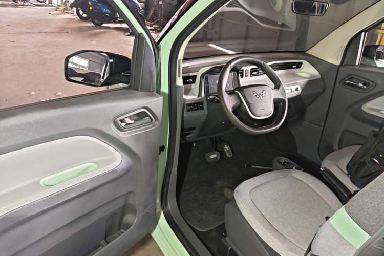 Used Wuling Hongguang MINIEV 2021 Macaron Fashion Model Lithium Iron Phosphate Driver Seat