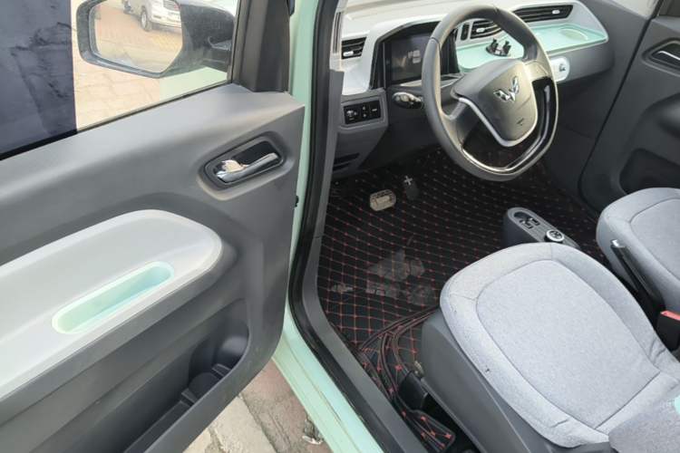 Used Wuling Hongguang MINIEV 2021 Macaron Fashion Model Lithium Iron Phosphate Driver Seat