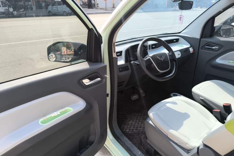 Used Wuling Hongguang MINIEV 2021 Macaron Sandwich Model 120 km Lithium Iron Phosphate Driver Seat