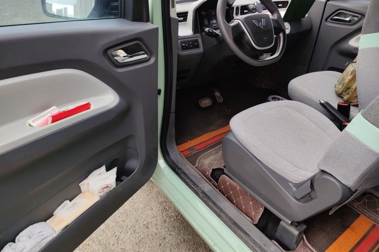 Used Wuling Hongguang MINIEV 2021 Macaron Premium Model – Lithium Iron Phosphate Driver Seat