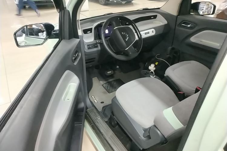 Used Wuling Hongguang MINIEV 2021 Macaron Fashion Model Lithium Iron Phosphate Driver Seat