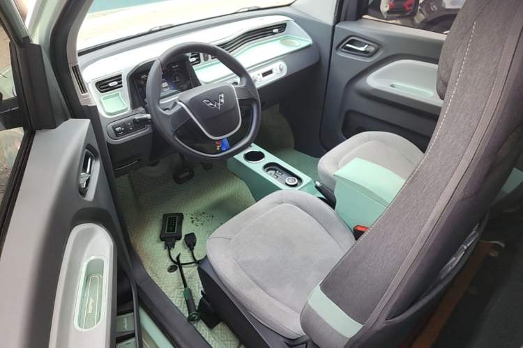 Used Wuling Hongguang MINIEV 2021 Macaron Fashion Model Lithium Iron Phosphate Driver Seat