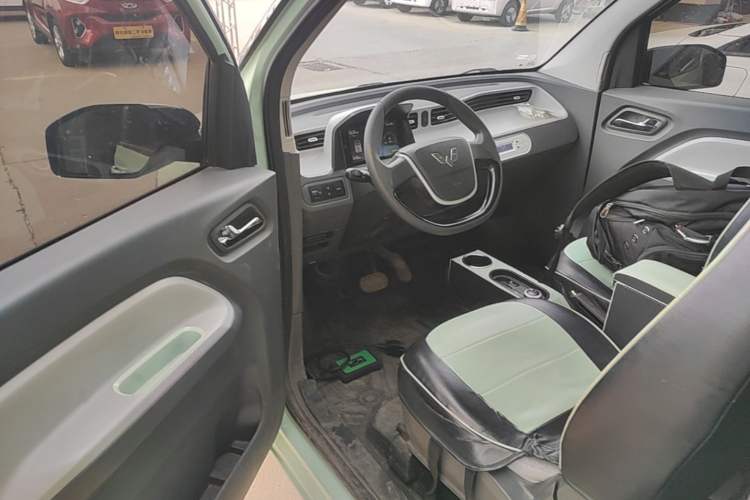 Used Wuling Hongguang MINIEV 2021 Macaron Fashion Model Lithium Iron Phosphate Driver Seat