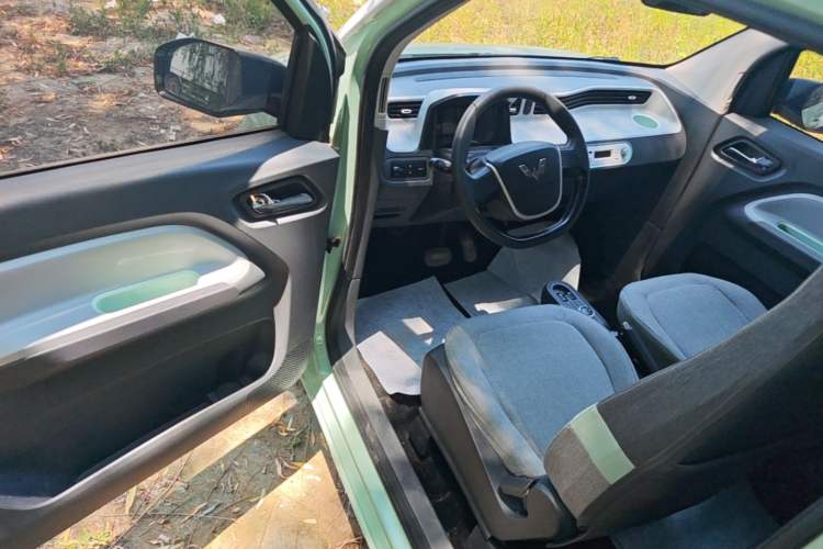 Used Wuling Hongguang MINIEV 2021 Macaron Fashion Model Lithium Iron Phosphate Driver Seat
