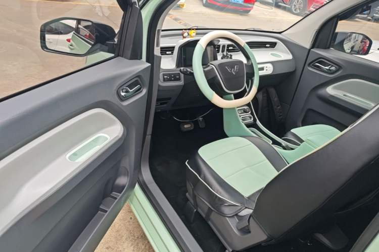 Used Wuling Hongguang MINIEV 2021 Macaron Fashion Model Lithium Iron Phosphate Driver Seat