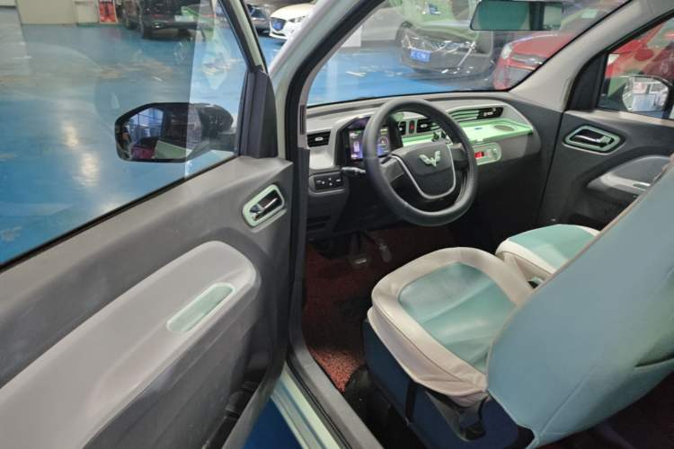 Used Wuling Hongguang MINIEV 2021 Macaron Premium Model – Lithium Iron Phosphate Driver Seat