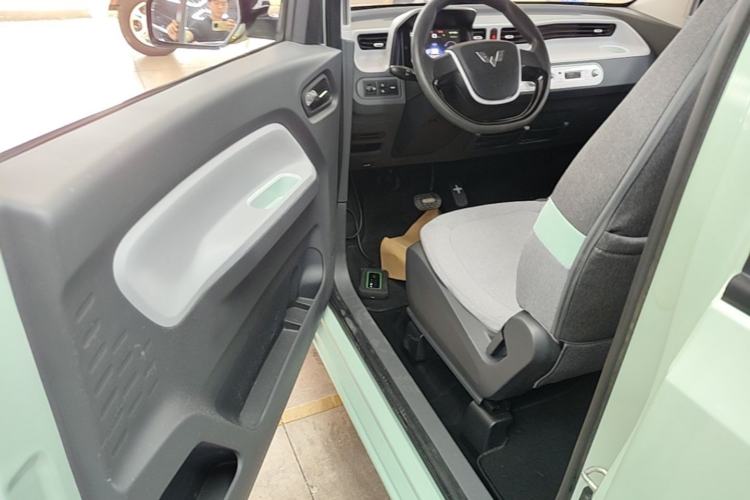 Used Wuling Hongguang MINIEV 2021 Macaron Fashion Model Lithium Iron Phosphate Driver Seat