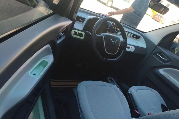Used Wuling Hongguang MINIEV 2021 Macaron Premium Model – Lithium-NMC Driver Seat