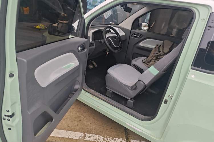 Used Wuling Hongguang MINIEV 2021 Macaron Premium Model – Lithium Iron Phosphate Driver Seat