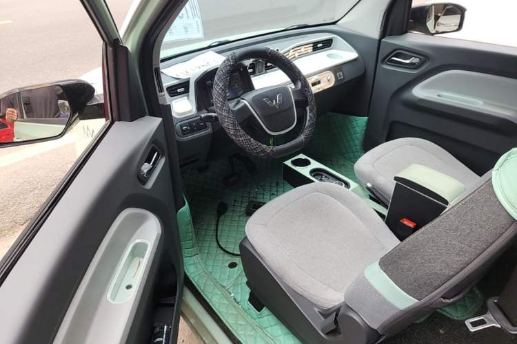 Used Wuling Hongguang MINIEV 2021 Macaron Premium Model – Lithium-NMC Driver Seat