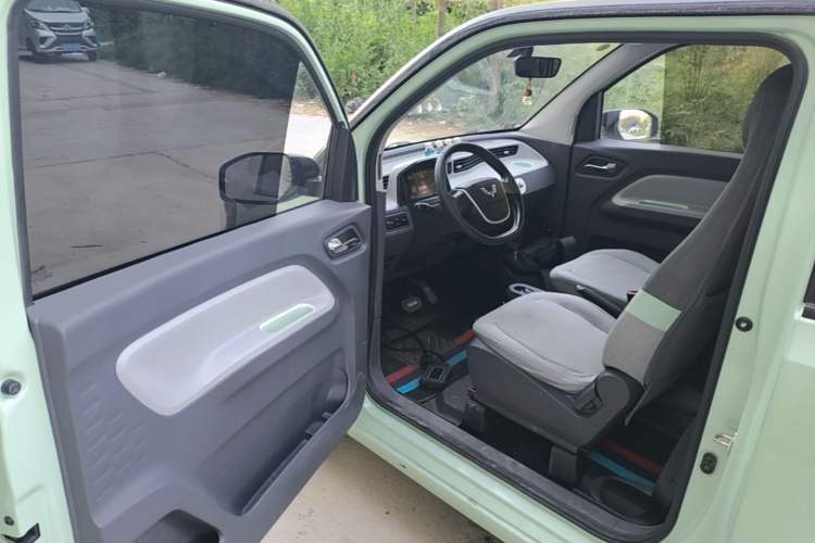 Used Wuling Hongguang MINIEV 2021 Macaron Fashion Model Lithium Iron Phosphate Driver Seat