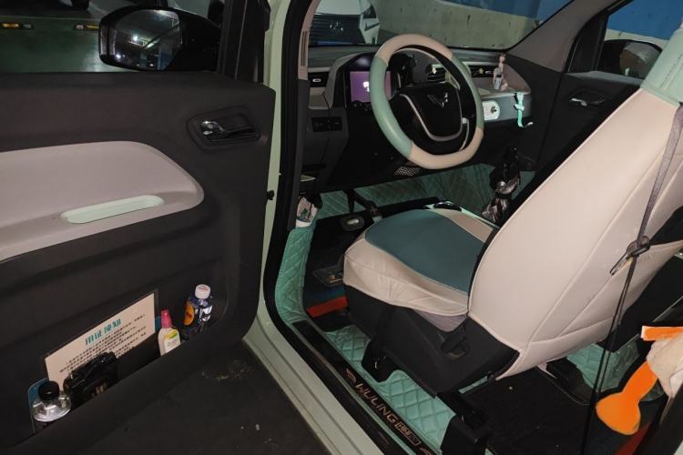Used Wuling Hongguang MINIEV 2021 Macaron Fashion Model Lithium Iron Phosphate Driver Seat