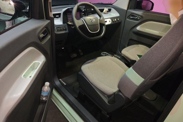 Used Wuling Hongguang MINIEV 2021 Macaron Fashion Model Lithium Iron Phosphate Driver Seat