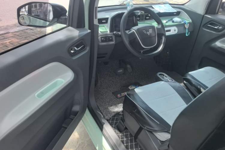 Used Wuling Hongguang MINIEV 2021 Macaron Premium Model – Lithium Iron Phosphate Driver Seat