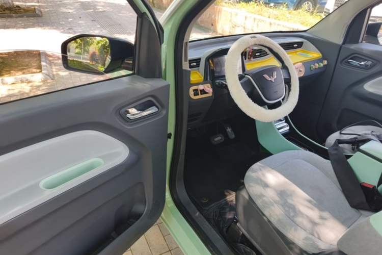 Used Wuling Hongguang MINIEV 2021 Macaron Premium Model – Lithium Iron Phosphate Driver Seat