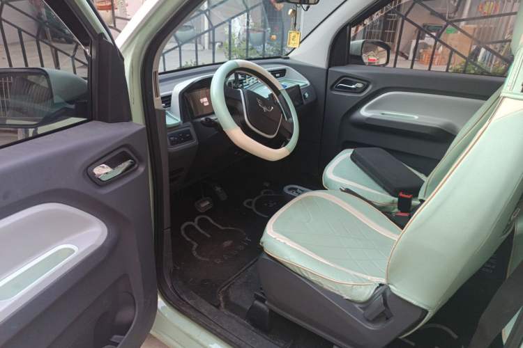 Used Wuling Hongguang MINIEV 2021 Macaron Fashion Model Lithium Iron Phosphate Driver Seat