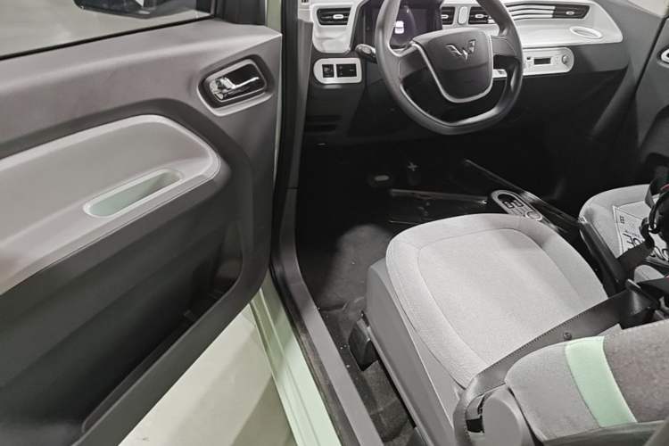 Used Wuling Hongguang MINIEV 2021 Macaron Premium Model – Lithium Iron Phosphate Driver Seat