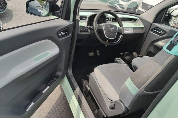 Used Wuling Hongguang MINIEV 2021 Macaron Premium Model – Lithium Iron Phosphate Driver Seat