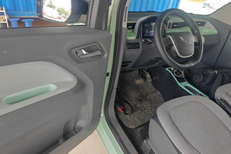 Used Wuling Hongguang MINIEV 2021 Macaron Premium Model – Lithium Iron Phosphate Driver Seat