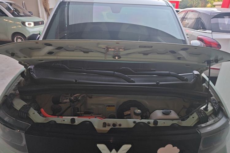 Used Wuling Hongguang MINIEV 2021 Macaron Fashion Model Lithium Iron Phosphate Engine Bay