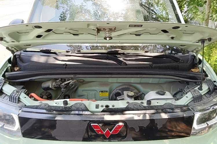 Used Wuling Hongguang MINIEV 2021 Macaron Fashion Model Lithium Iron Phosphate Engine Bay