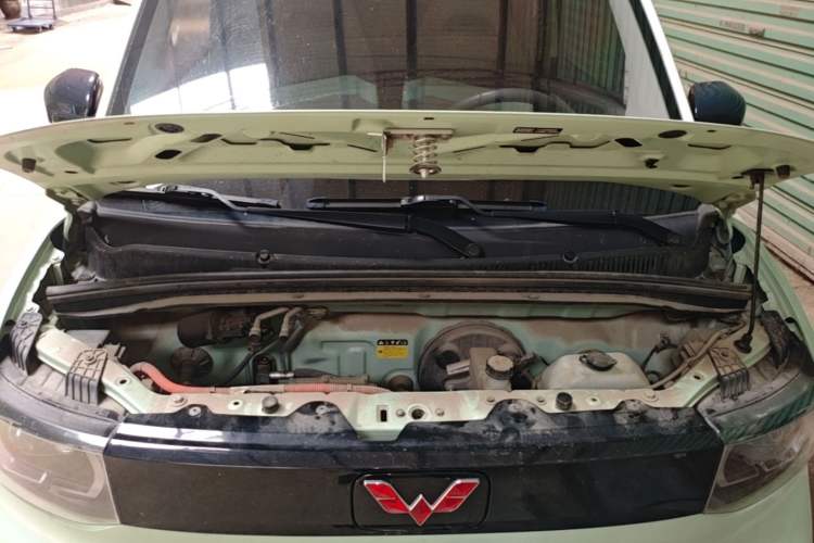 Used Wuling Hongguang MINIEV 2021 Macaron Fashion Model Lithium Iron Phosphate Engine Bay