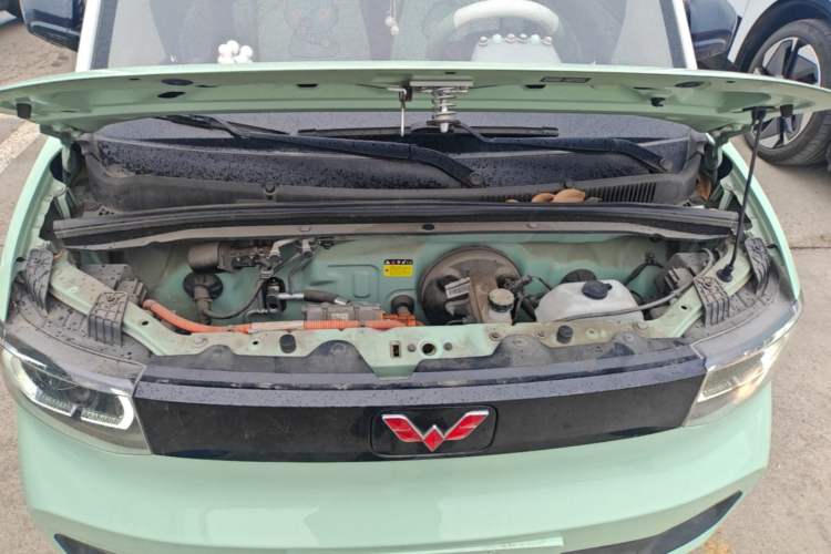 Used Wuling Hongguang MINIEV 2021 Macaron Fashion Model Lithium Iron Phosphate Engine Bay
