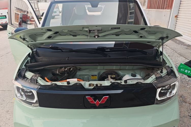 Used Wuling Hongguang MINIEV 2021 Macaron Fashion Model Lithium Iron Phosphate Engine Bay