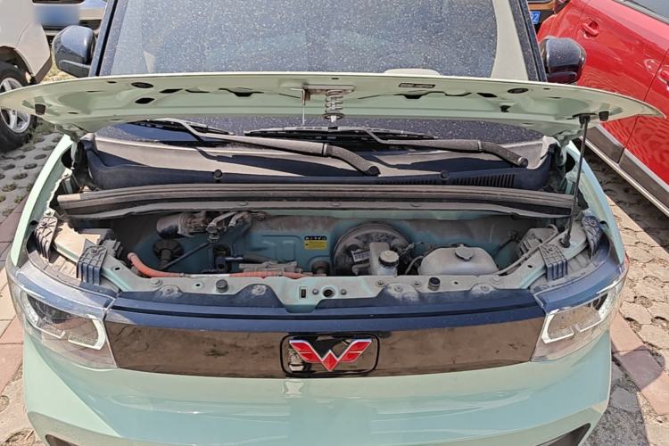 Used Wuling Hongguang MINIEV 2021 Macaron Fashion Model Lithium Iron Phosphate Engine Bay