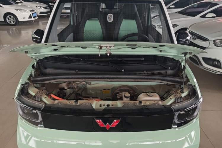 Used Wuling Hongguang MINIEV 2021 Macaron Sandwich Model 120 km Lithium Iron Phosphate Engine Bay