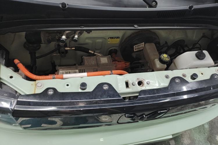 Used Wuling Hongguang MINIEV 2021 Macaron Fashion Model Lithium Iron Phosphate Engine Bay