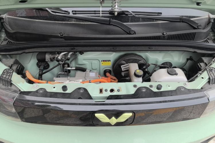 Used Wuling Hongguang MINIEV 2021 Macaron Fashion Model Lithium Iron Phosphate Engine Bay