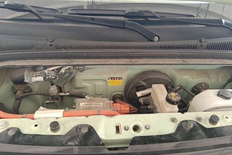 Used Wuling Hongguang MINIEV 2021 Macaron Sandwich Model 170 km Lithium Iron Phosphate Engine Bay