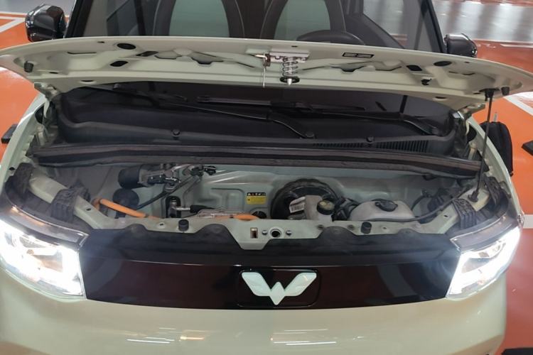 Used Wuling Hongguang MINIEV 2021 Macaron Sandwich Model 170 km Lithium Iron Phosphate Engine Bay