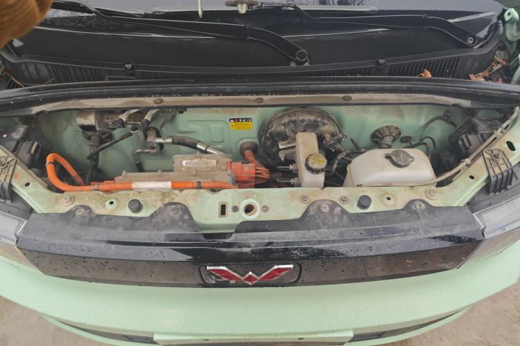 Used Wuling Hongguang MINIEV 2021 Macaron Sandwich Model 120 km Lithium Iron Phosphate Engine Bay