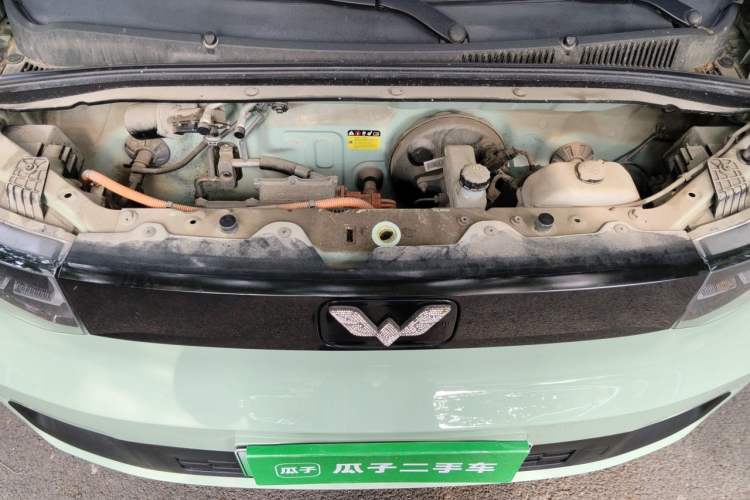 Used Wuling Hongguang MINIEV 2021 Macaron Fashion Model Lithium Iron Phosphate Engine Bay