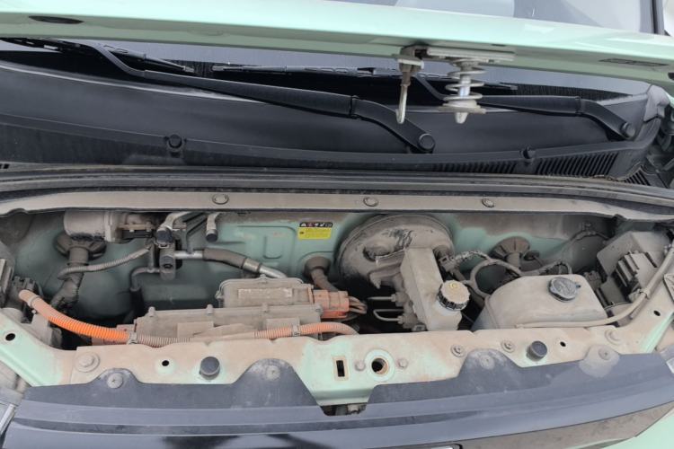 Used Wuling Hongguang MINIEV 2021 Macaron Fashion Model Lithium Iron Phosphate Engine Bay