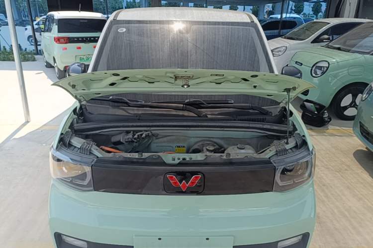 Used Wuling Hongguang MINIEV 2021 Macaron Fashion Model Lithium Iron Phosphate Engine Bay