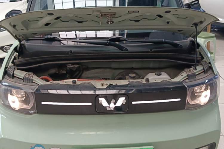 Used Wuling Hongguang MINIEV 2021 Macaron Fashion Model Lithium Iron Phosphate Engine Bay