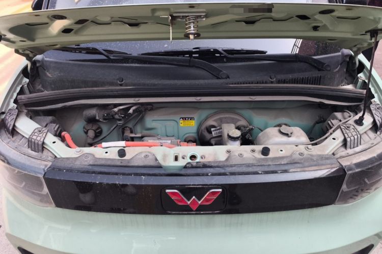 Used Wuling Hongguang MINIEV 2021 Macaron Fashion Model Lithium Iron Phosphate Engine Bay